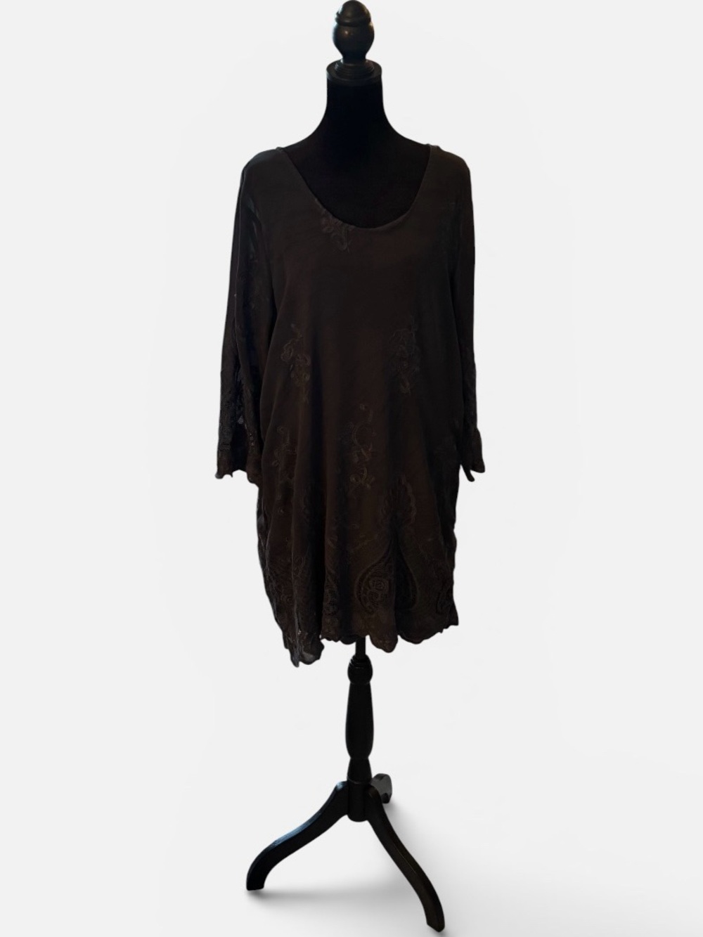 Monoreno Grey Embroidered Dress. Size L